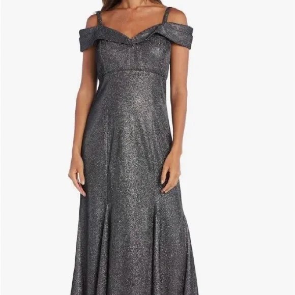 Gorgeous R&M RICHARDS evening gown, size 8. Worn once, in like-new condition. - Picture 1 of 13